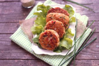 croquette de quinoa au poivron rouge et à la feta