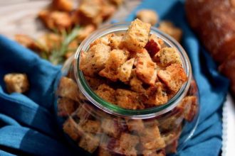 croûtons maison à l'ail et aux herbes de Provence